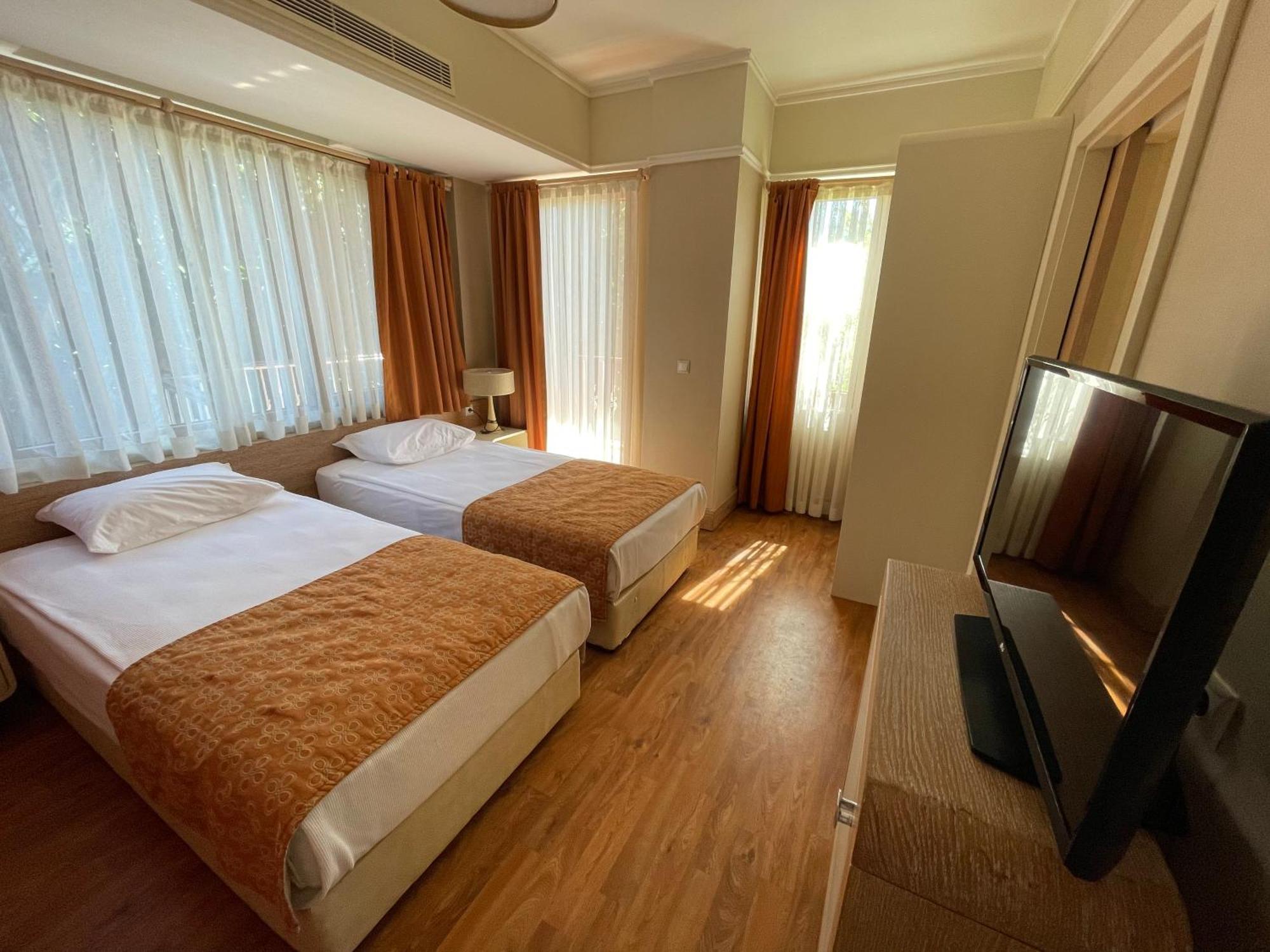 Club Grand Side Hotel Luaran gambar